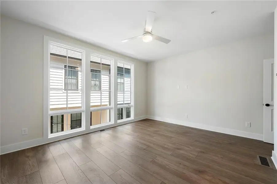 Spacious, unfurnished interior of a new home in , Atlanta (Image 10).