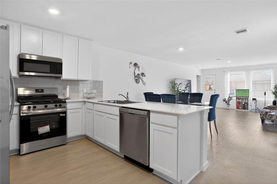 Furnished interior view inside a new home in Anniston, Katy (Image 19).