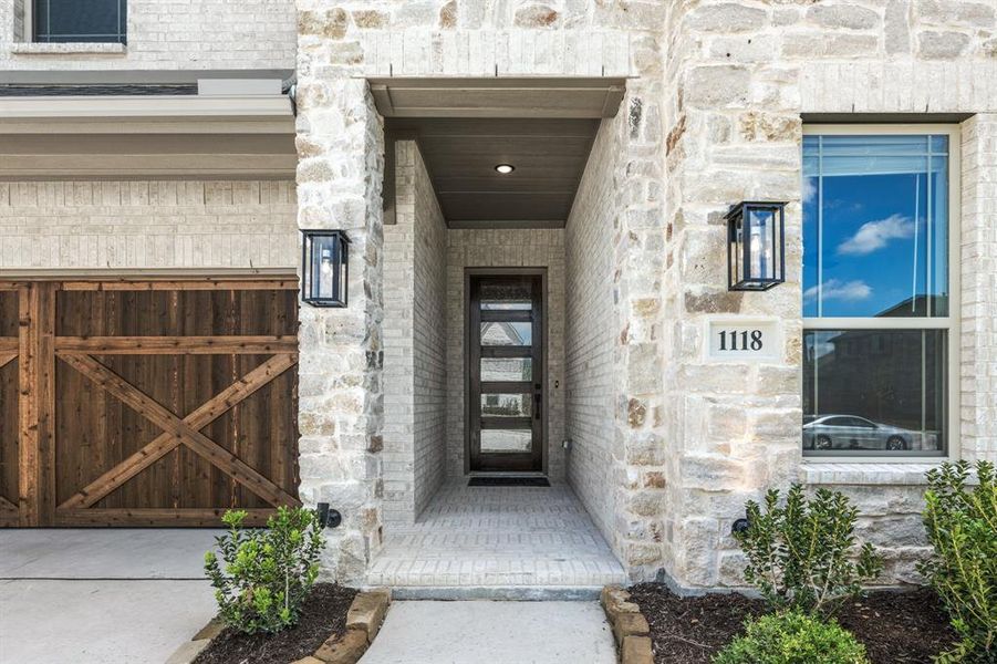 Exterior details and patio area of a home in Mockingbird Heights, Midlothian (Image 3).