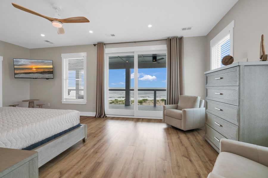 Furnished interior view inside a new home in , Edisto Island (Image 53).