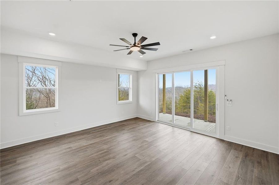 Spacious, unfurnished interior of a new home in , Ranger (Image 33).