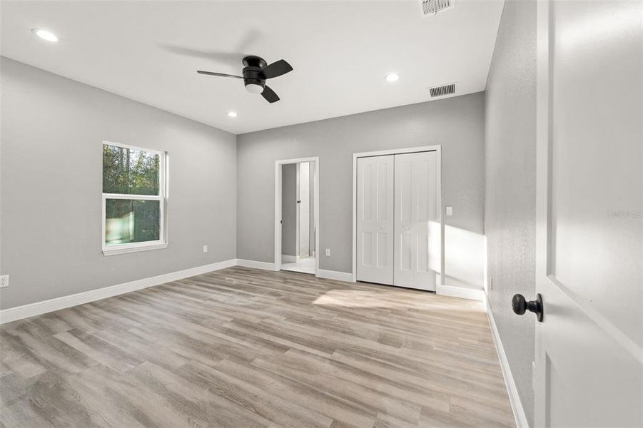Spacious, unfurnished interior of a new home in , Williston (Image 23).