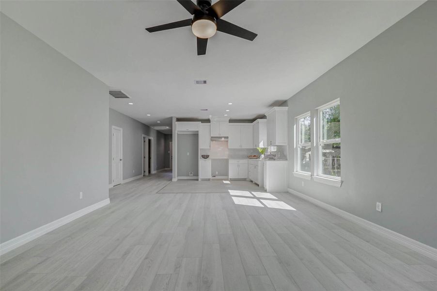 Spacious, unfurnished interior of a new home in , Houston (Image 24).