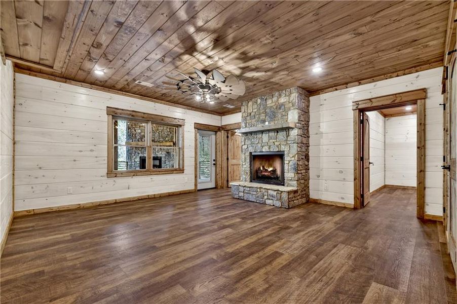 Spacious, unfurnished interior of a new home in , Ellijay (Image 36).