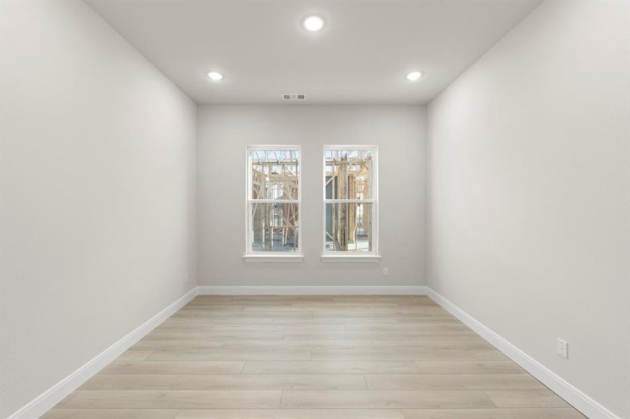 06. 1433 Kirkdale - Study