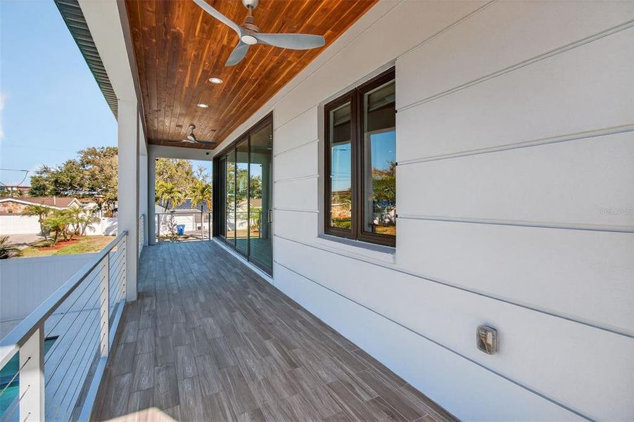 Exterior details and patio area of a home in , St. Petersburg (Image 29).