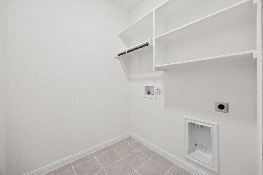 Spacious, unfurnished interior of a new home in Trinity Ranch, Elgin (Image 19).