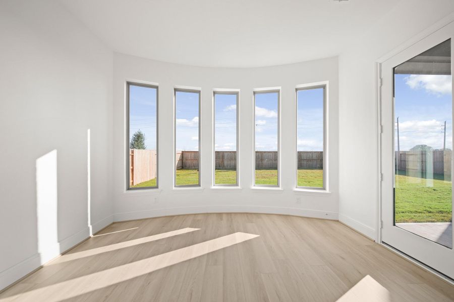 Spacious, unfurnished interior of a new home in Valencia 70', Manvel (Image 26). Spacious, unfurnished interior of a new home in Valencia 70', Manvel (Image 26).