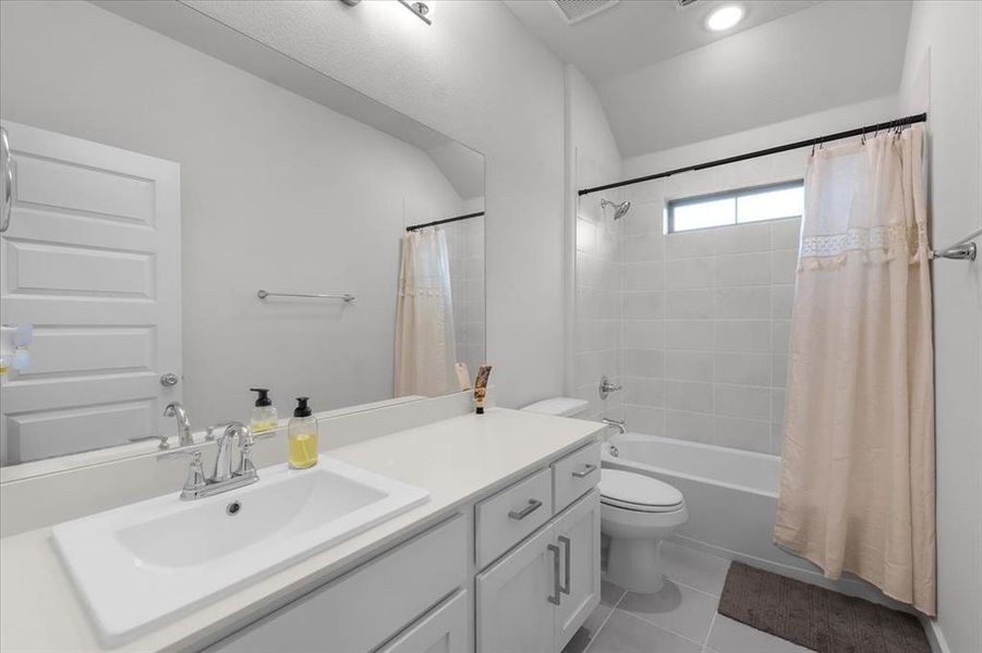 Furnished interior view inside a new home in , Fort Worth (Image 32).