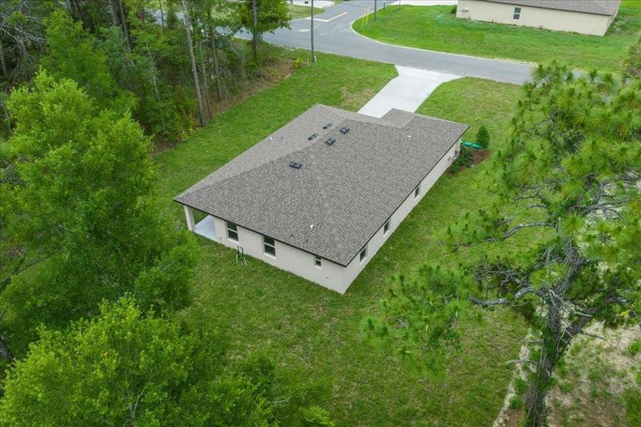 Exterior details and patio area of a home in , Weeki Wachee (Image 29).