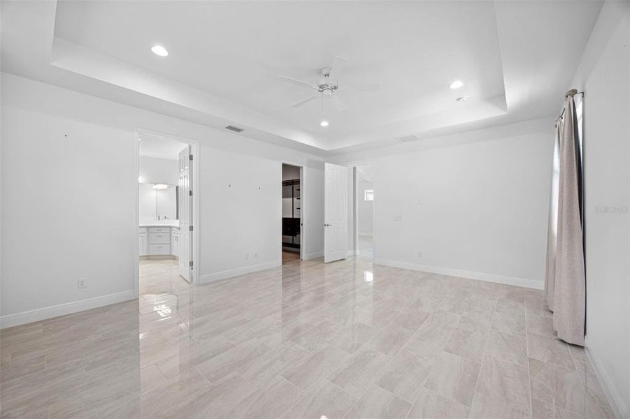 Spacious, unfurnished interior of a new home in , Parrish (Image 21).
