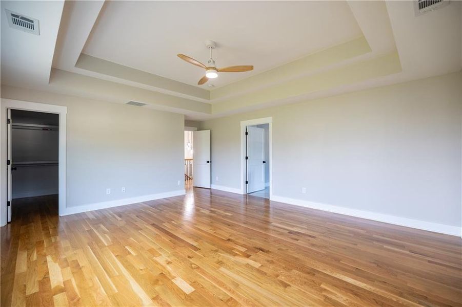 Spacious, unfurnished interior of a new home in , Jefferson (Image 37).