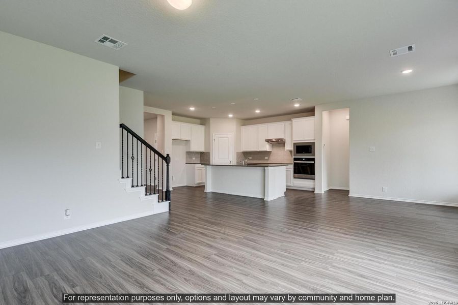 Spacious, unfurnished interior of a new home in Nopal Valley, San Antonio (Image 15).