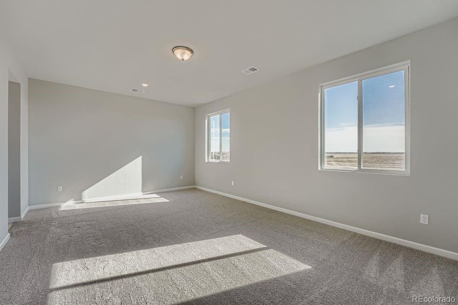 Spacious, unfurnished interior of a new home in Wolf Creek Run, Strasburg (Image 12).