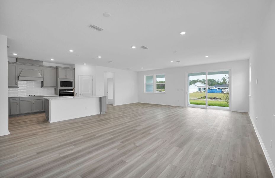 Spacious, unfurnished interior of a new home in Hyland Trail, Green Cove Springs (Image 16).