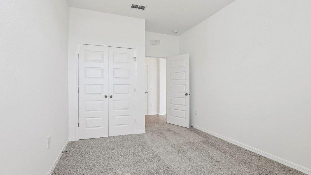 Spacious, unfurnished interior of a new home in Summerlin at Hawthorne Ranch, Lakeland (Image 29).