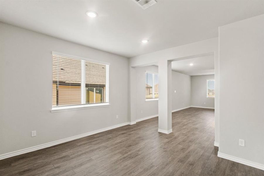 Spacious, unfurnished interior of a new home in Rocky Creek Crossing, Fort Worth (Image 11).