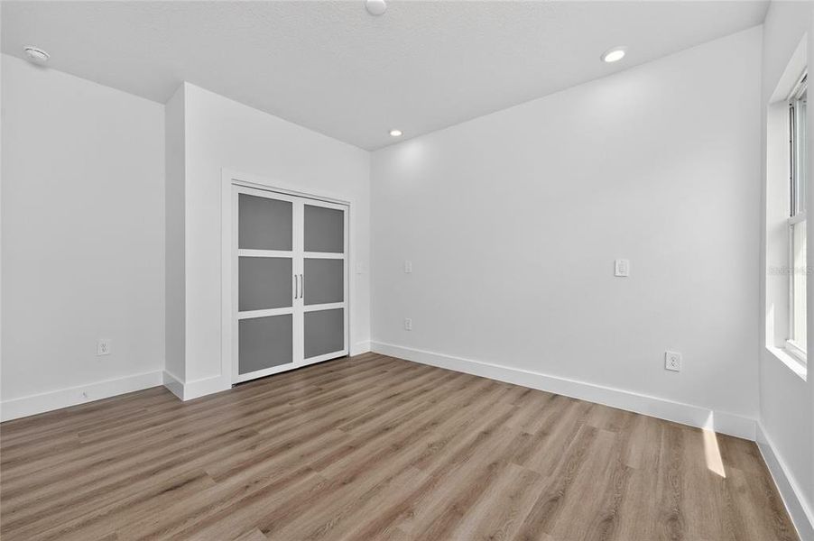 Spacious, unfurnished interior of a new home in , Rotonda West (Image 37).