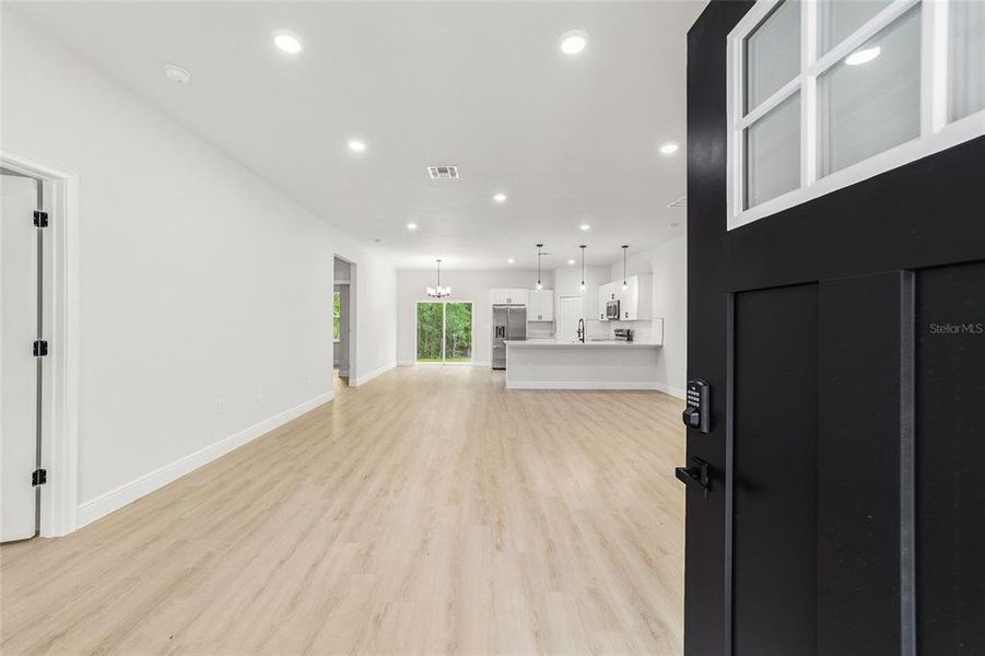 Spacious, unfurnished interior of a new home in , Citrus Springs (Image 13).