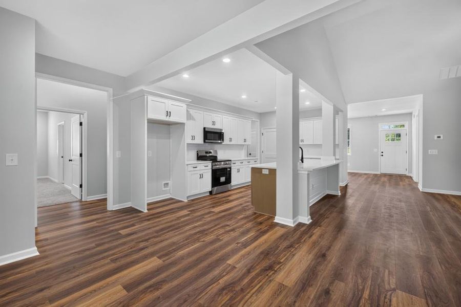 Spacious, unfurnished interior of a new home in , Commerce (Image 41).