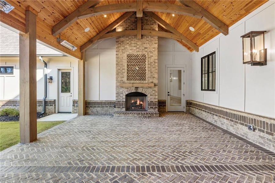 Exterior details and patio area of a home in , Alpharetta (Image 43).