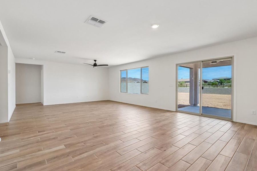 Spacious, unfurnished interior of a new home in Entrada del Oro Classics, Gold Canyon (Image 9). Spacious, unfurnished interior of a new home in Entrada del Oro Classics, Gold Canyon (Image 9).