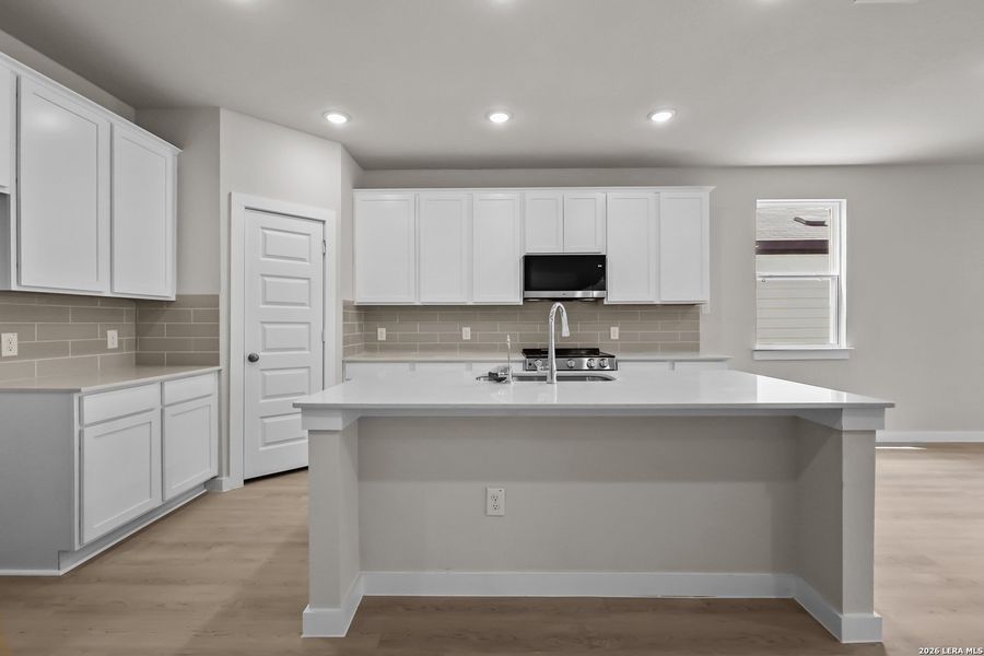 Furnished interior view inside a new home in Hiddenbrooke, Seguin (Image 13).