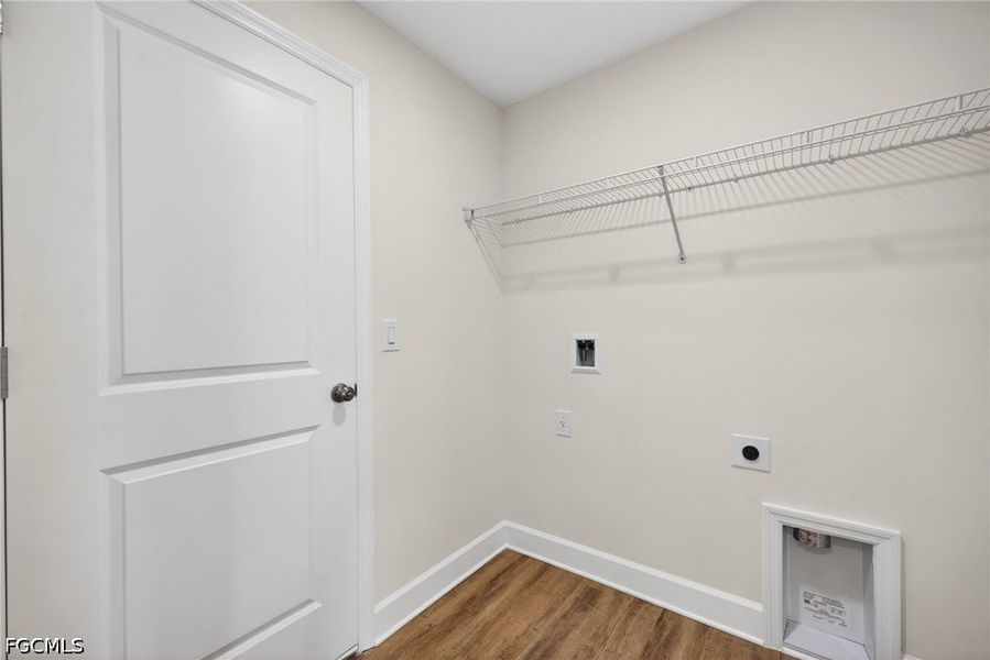 Spacious, unfurnished interior of a new home in Cape Coral, Cape Coral (Image 18).