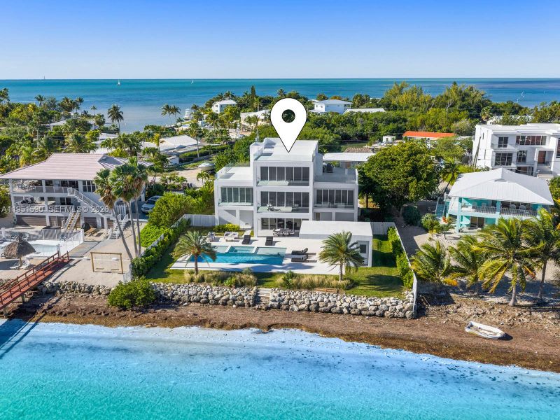 Condo located in Marathon, FL showcasing its design and architecture (Image 7).