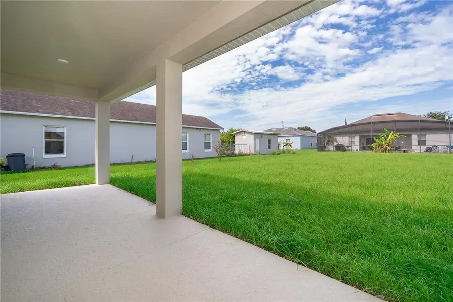 Exterior details and patio area of a home in , Kissimmee (Image 3).