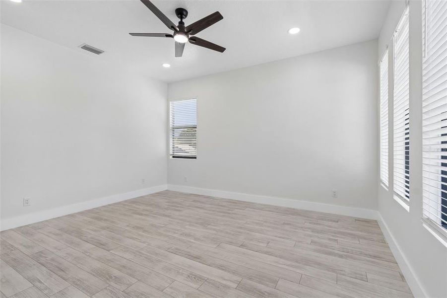 Spacious, unfurnished interior of a new home in , Tampa (Image 55).