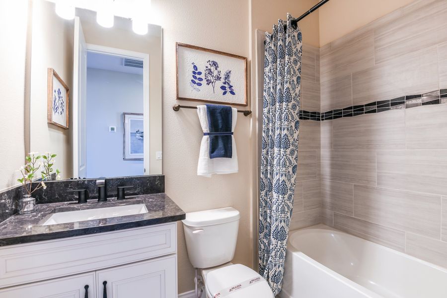Representative furnished interior of a home built from the Radcliff by Beazer Homes in Vintner Reserve, Clermont (Image 7).