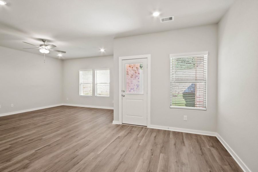 Spacious, unfurnished interior of a new home in Westridge Cove, Conroe (Image 31). Spacious, unfurnished interior of a new home in Westridge Cove, Conroe (Image 31).