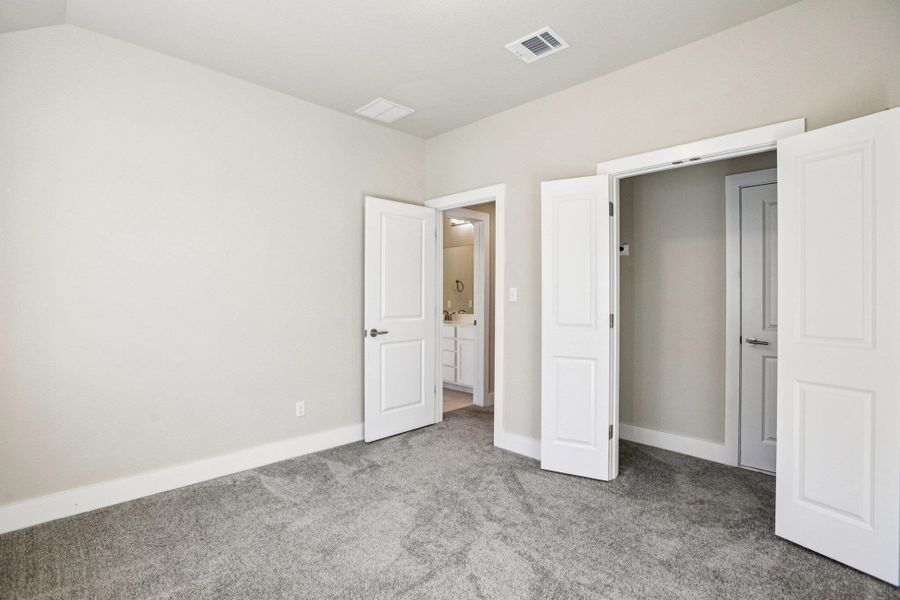 Spacious, unfurnished interior of a new home in Orchard Ridge, Liberty Hill (Image 28).