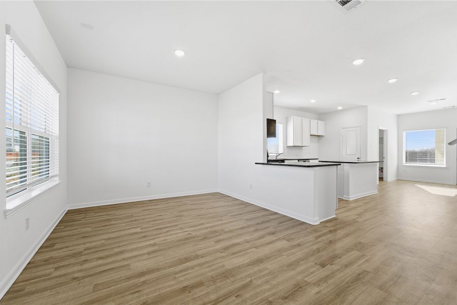 Spacious, unfurnished interior of a new home in La Terra, Celina (Image 18).