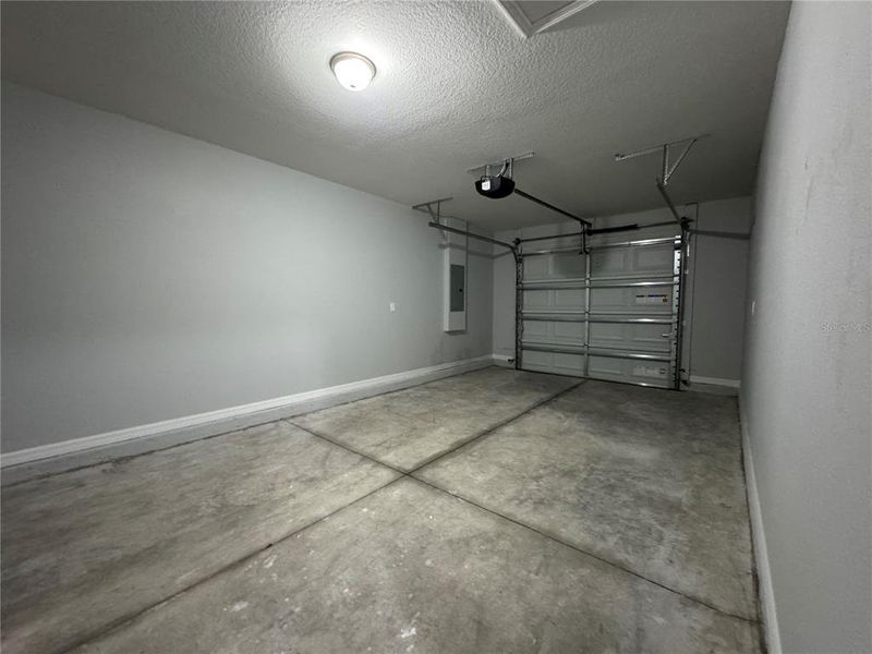 Spacious, unfurnished interior of a new home in , Ocala (Image 11).
