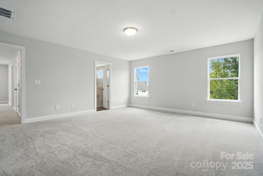 Spacious, unfurnished interior of a new home in Hampton Woods, Charlotte (Image 17).