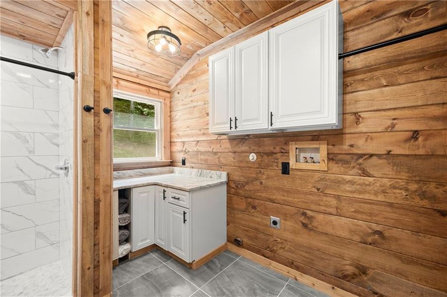 Furnished interior view inside a new home in , Jasper (Image 15).