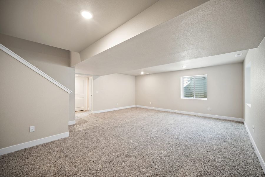 Spacious, unfurnished interior of a new home in Aspen Ranch, Fountain (Image 32).
