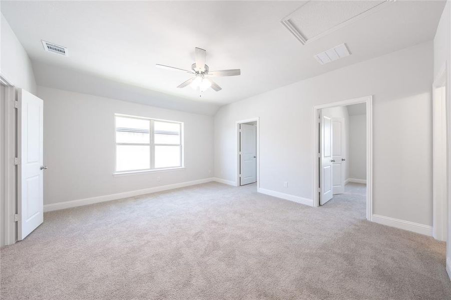 Spacious, unfurnished interior of a new home in Valencia on the Lake: Valencia 50s, Little Elm (Image 9). Spacious, unfurnished interior of a new home in Valencia on the Lake: Valencia 50s, Little Elm (Image 9).