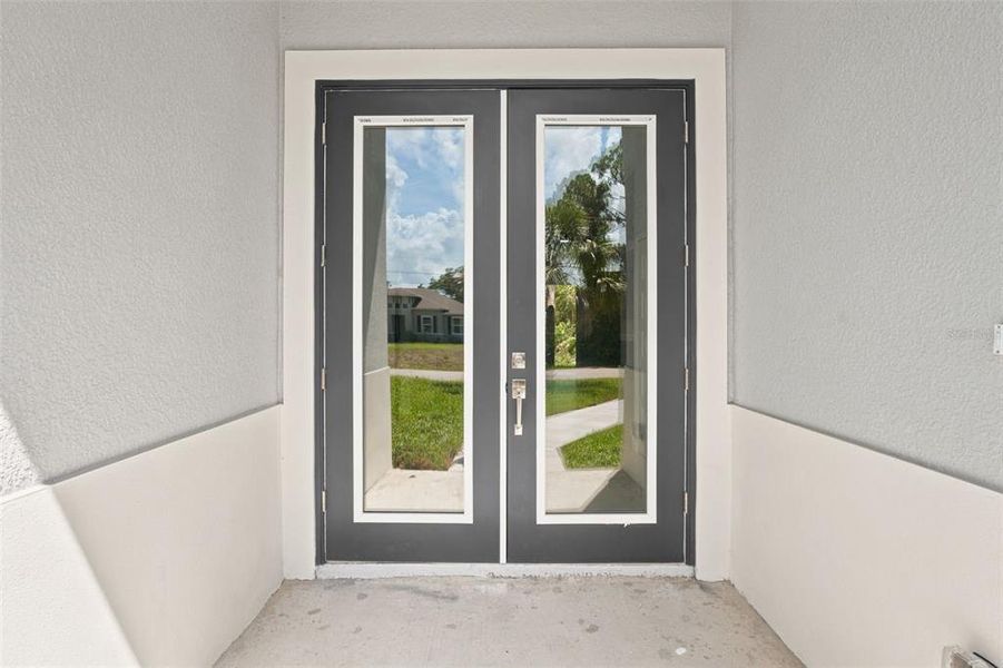Exterior details and patio area of a home in , North Port (Image 22).
