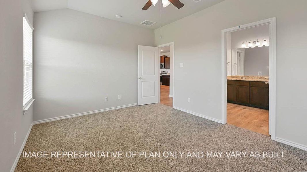 Representative unfurnished interior of a home built from the Dakota by D.R. Horton in Pleasant Hill, Bryan (Image 18).