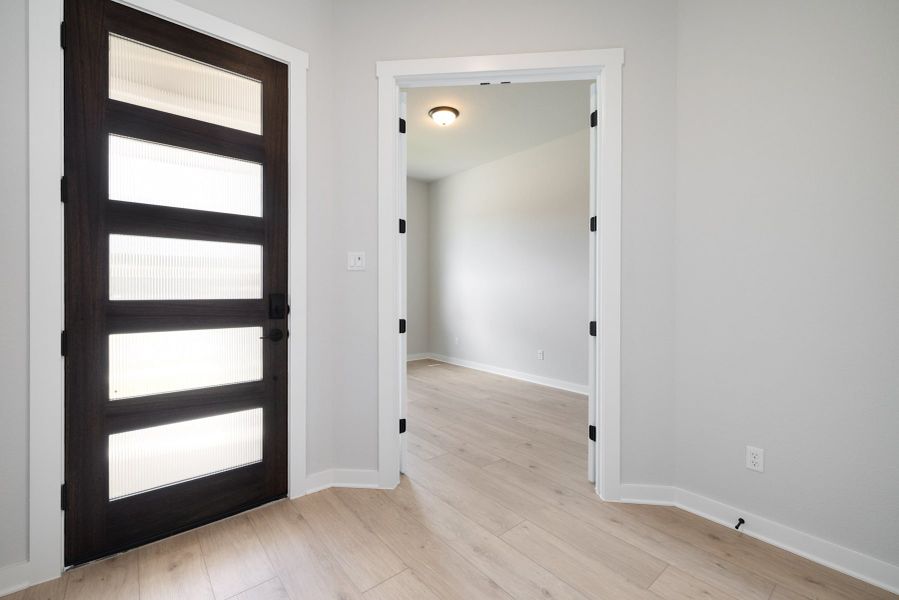 Spacious, unfurnished interior of a new home in Wolf Ranch, Georgetown (Image 16).