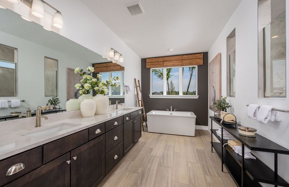 Representative furnished interior of a home built from the Berkley Grand by Pulte Homes in Two Rivers, Zephyrhills (Image 10).