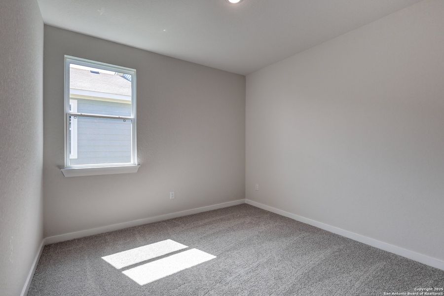 Spacious, unfurnished interior of a new home in Cinco Lakes, San Antonio (Image 22).