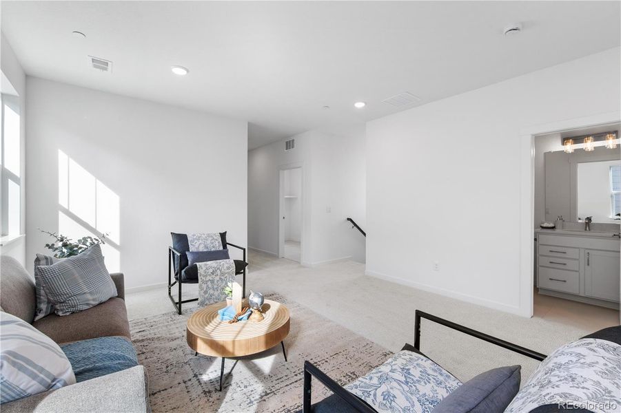 Model Representational Photo