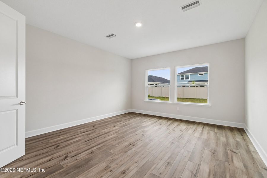 Spacious, unfurnished interior of a new home in Tributary 50', Yulee (Image 21).