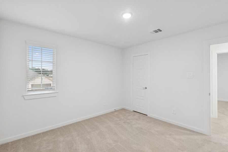 Spacious, unfurnished interior of a new home in Sorella, Tomball (Image 13).