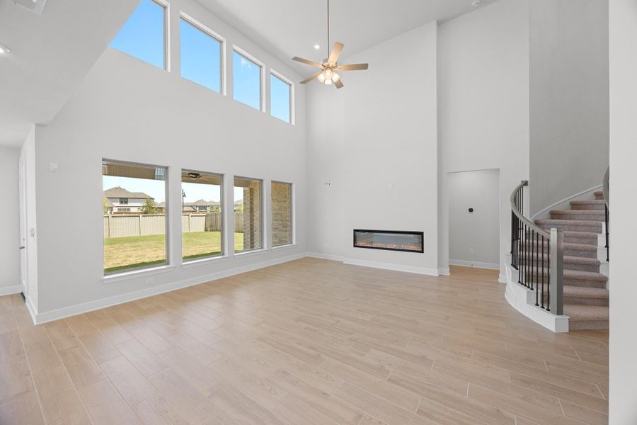 Representative image. Features, selections and colors may vary.