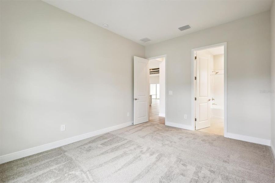 Spacious, unfurnished interior of a new home in Crestwood Estates, Valrico (Image 29).